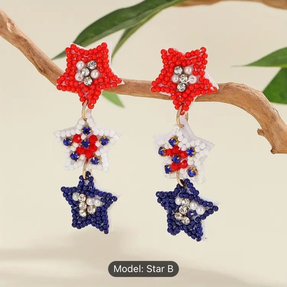 Triple star beaded patriotic dangle earrings USA flag colors 4th of July new - Picture 1 of 5
